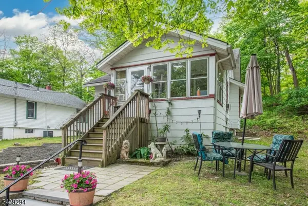 133 Woodside Ave, Newton Town, NJ 07860