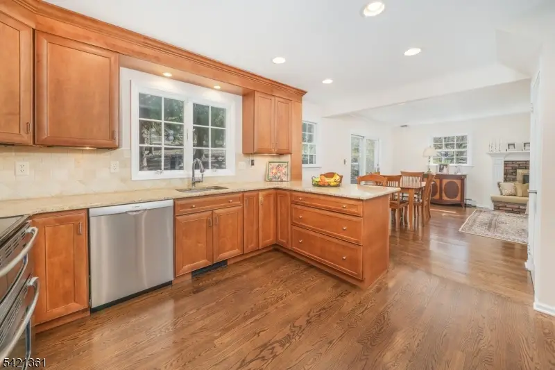 126 Wentworth Dr, Berkeley Heights, NJ 07922 - #3