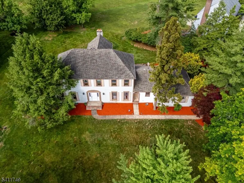 19 Arrowhead Dr, Neshanic Station, NJ 08853 - #2
