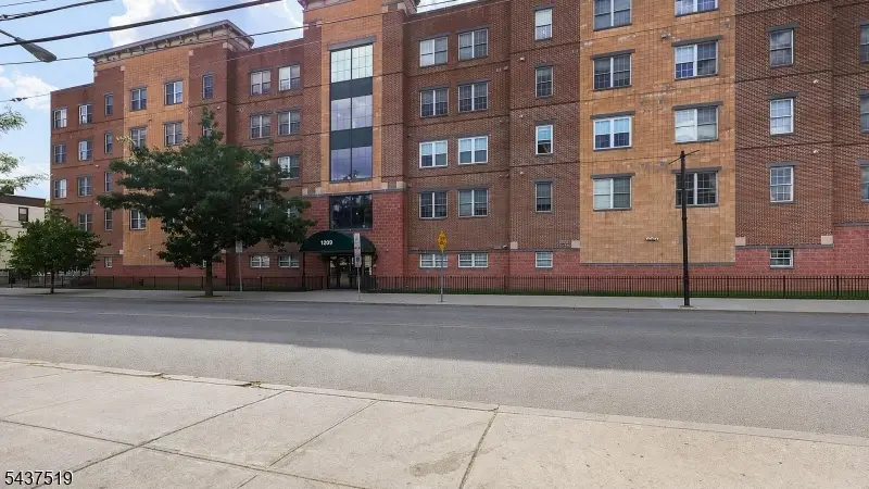 1209 Summit Ave #405, Jersey City, NJ 07307 - #2