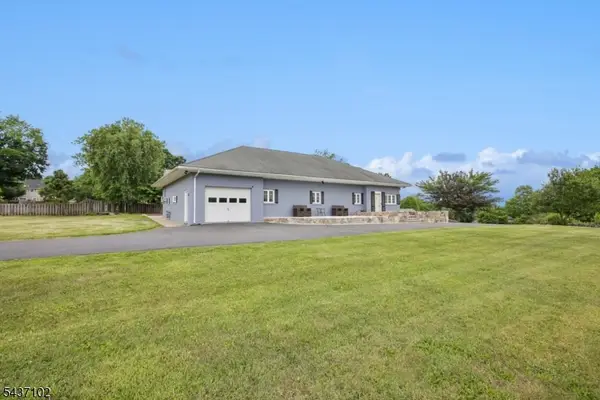 52 Charlestown Rd, Hampton Boro, NJ 08827