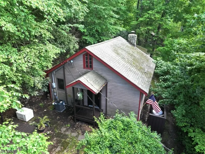 35 E Shore Trl, Sandyston, NJ 07826 - #1