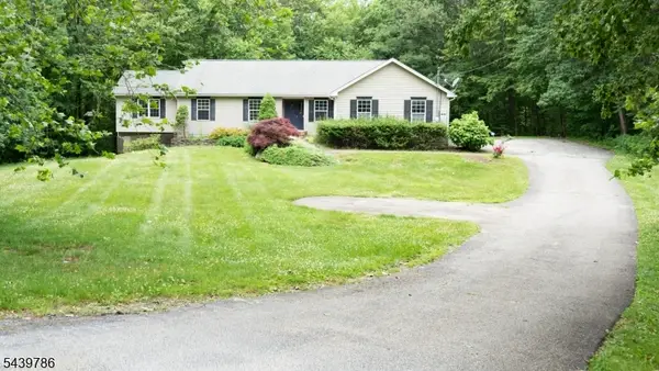 7 Woodland Hills Dr, Vernon Twp., NJ 07461