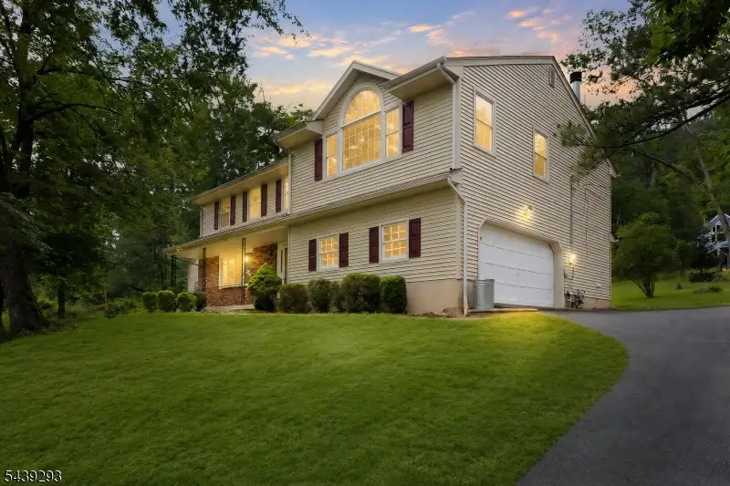 15 Linda Ln, Green Brook, NJ 08812 - #1