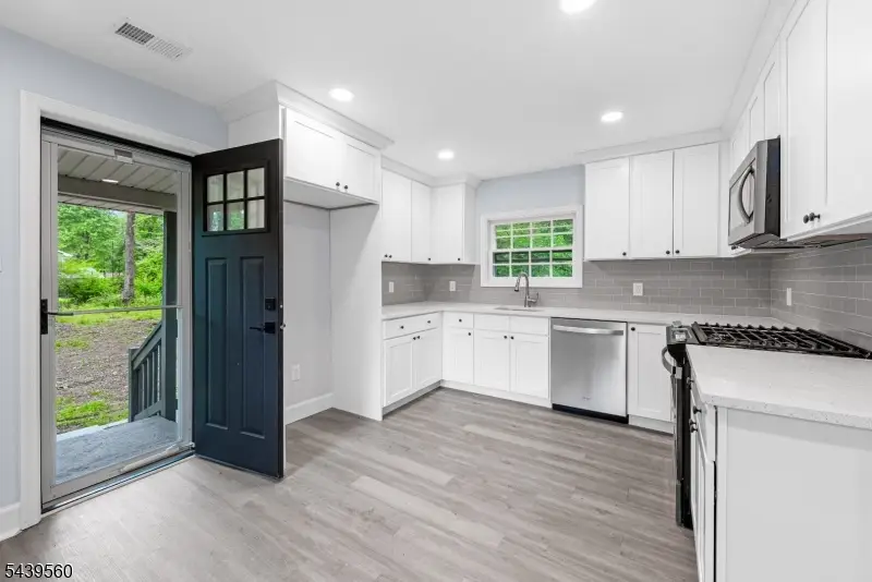 20 Cooper Ln, Chester, NJ 07930 - #2