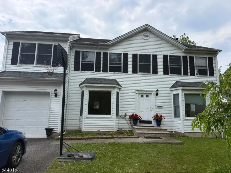 125 River Dr, Lake Hiawatha, NJ 07034 - #1
