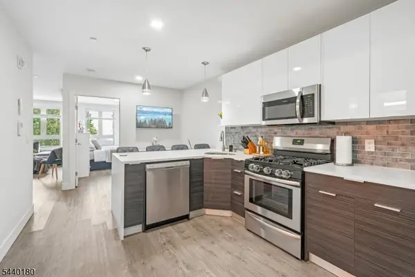 62 69th St #209, Guttenberg Town, NJ 07093