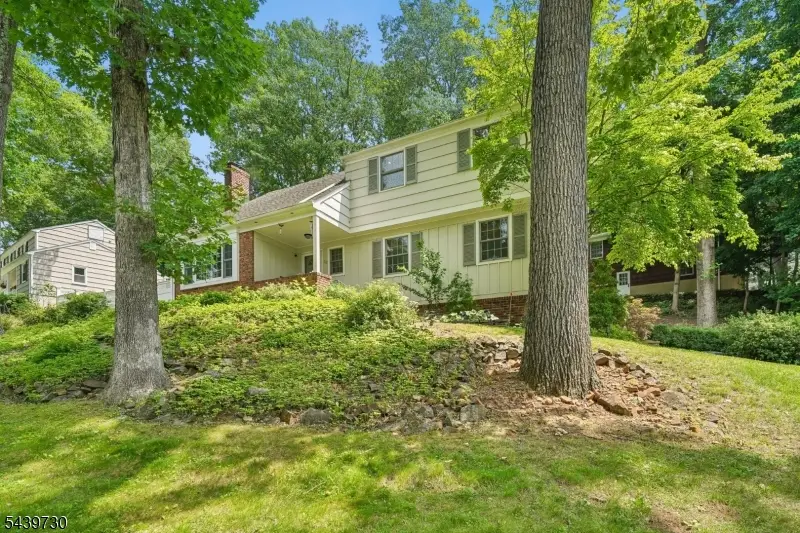 36 Wentworth Dr, Berkeley Heights, NJ 07922 - #3