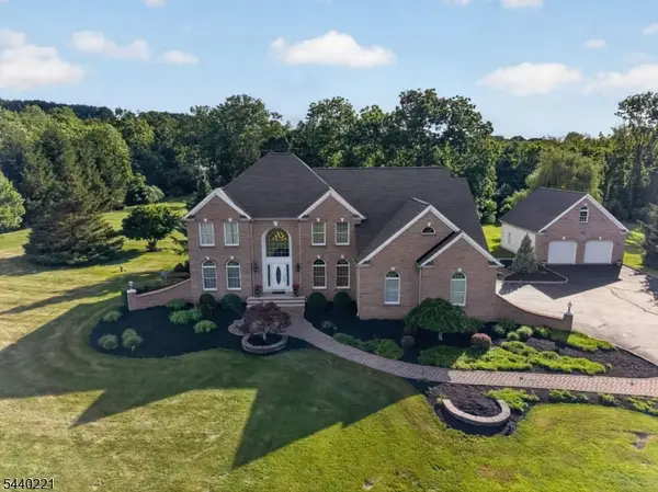 9 Stone Barn Rd, Franklin Twp., NJ 08867