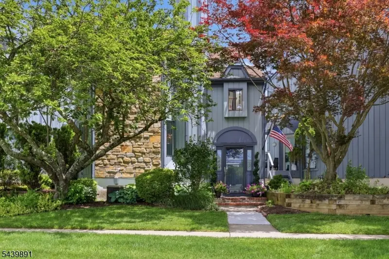 11 Trafalgar Ct, Washington, NJ 07853 - #1