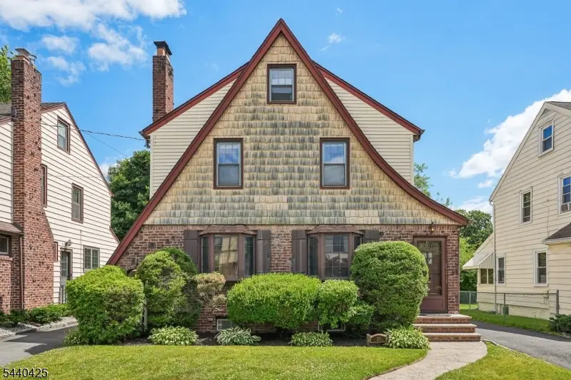 21 Ferncliff Rd, Bloomfield, NJ 07003 - #1