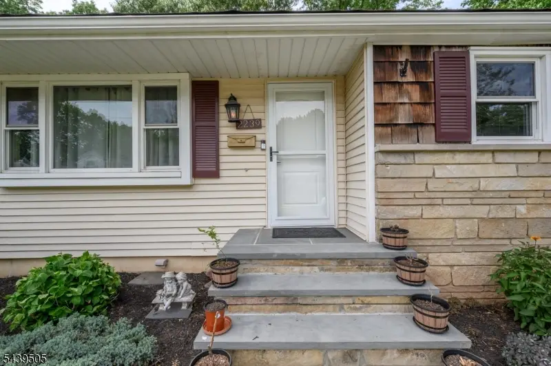 2239 Newark Ave, Scotch Plains, NJ 07076 - #2
