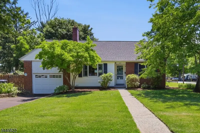 626 5th St, Belvidere, NJ 07823 - #1
