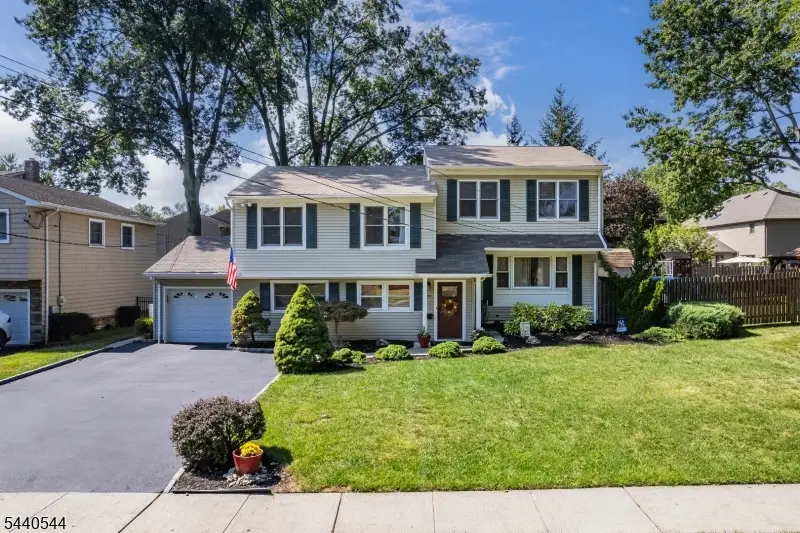 111 Shadowlawn Way, Cranford, NJ 07016 - #3