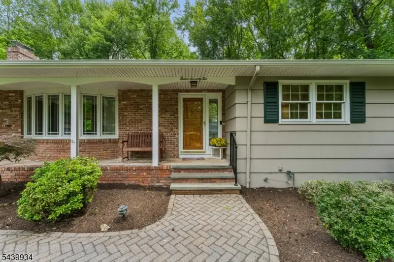 1272 Sleepy Hollow Ln, Scotch Plains, NJ 07076 - #1