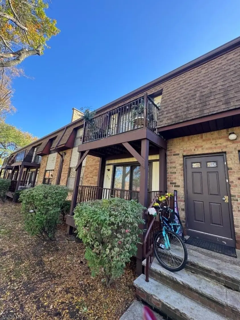 910 N Oaks Blvd #910, North Brunswick, NJ 08902 - #1