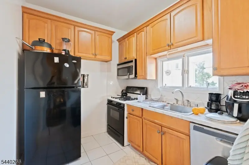 411 Sheridan Pl, Fairview, NJ 07022 - #3