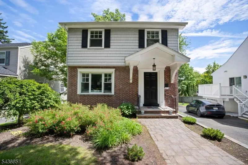 18 Sunset Dr, Millburn, NJ 07041 - #2
