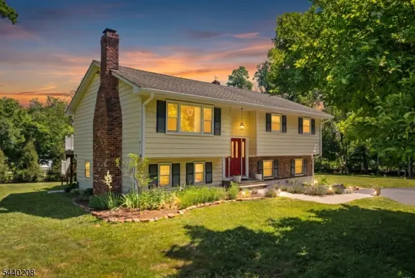 29 Oxford Cir, Montgomery Twp., NJ 08558