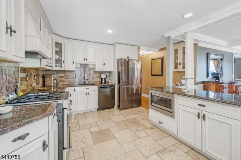 207 Eileen Dr, Cedar Grove, NJ 07009 - #3