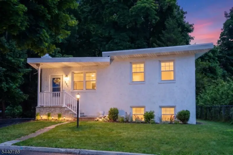 221 Lakeview Dr, Ridgewood, NJ 07450 - #1