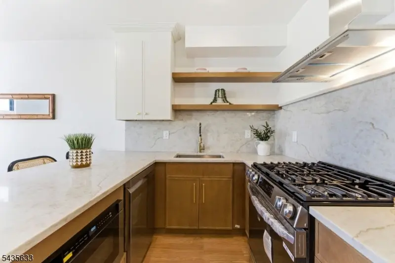 113.5 Oak St #2, Jersey City, NJ 07304 - #2