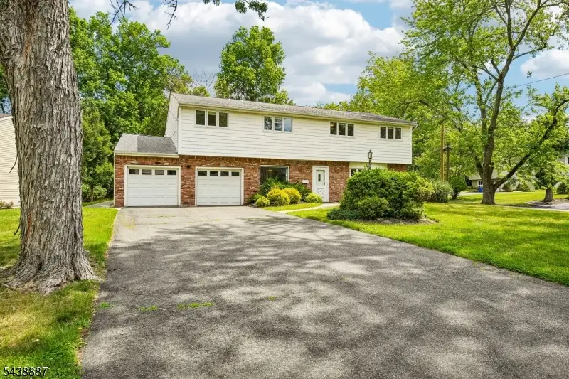 18 Arlington Dr, Livingston, NJ 07039 - #1