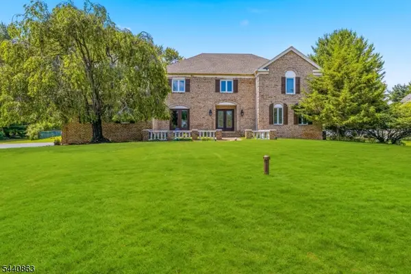 26 Gentry Dr, Washington Twp., NJ 07853