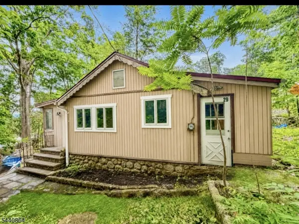 29 Ferris Ln, Jefferson Twp., NJ 07438