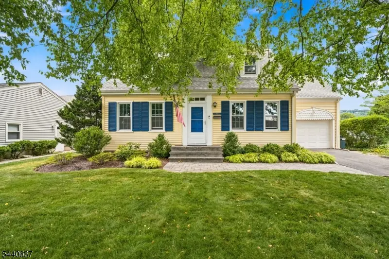 688 Greenbrook Rd, North Plainfield, NJ 07063 - #1