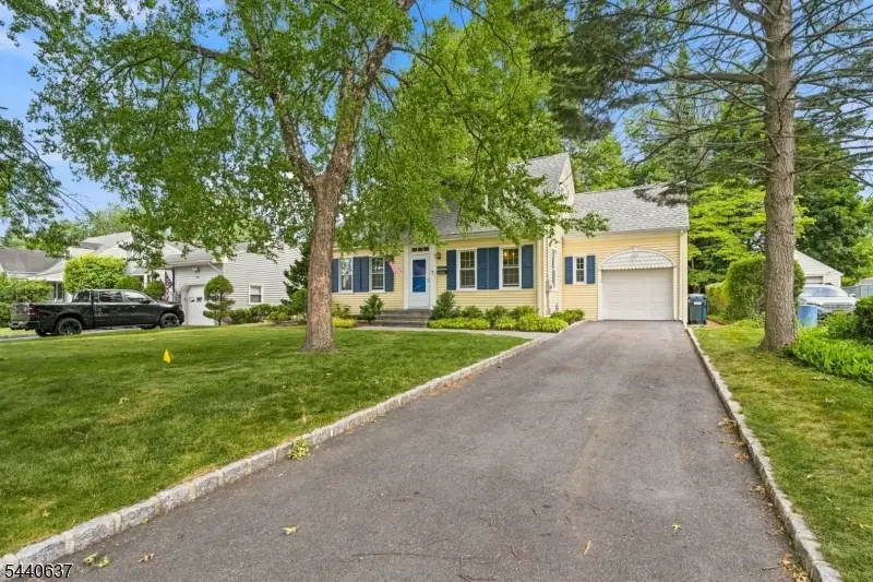 688 Greenbrook Rd, North Plainfield, NJ 07063 - #2