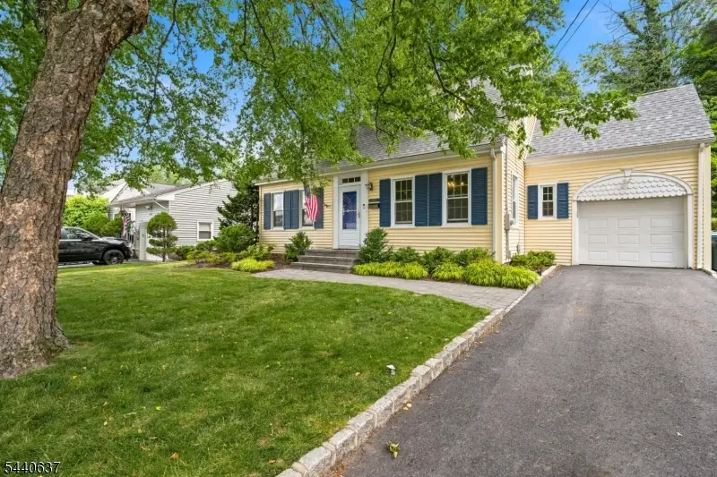 688 Greenbrook Rd, North Plainfield, NJ 07063 - #3