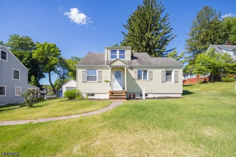 719 Godwin Ave, Midland Park, NJ 07432 - #1