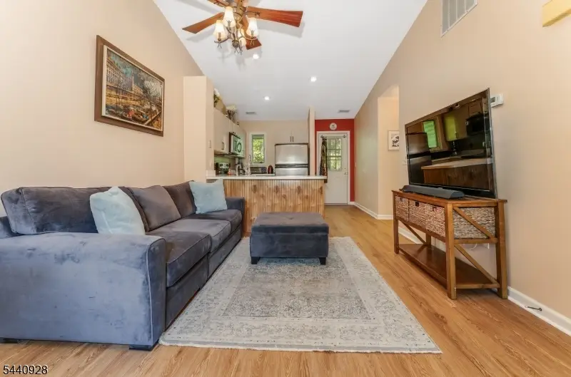 8 Westchester Ter, Clinton, NJ 08801 - #3