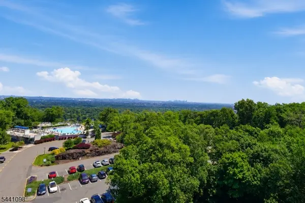 1 Claridge Dr #1026, Verona Twp., NJ 07044