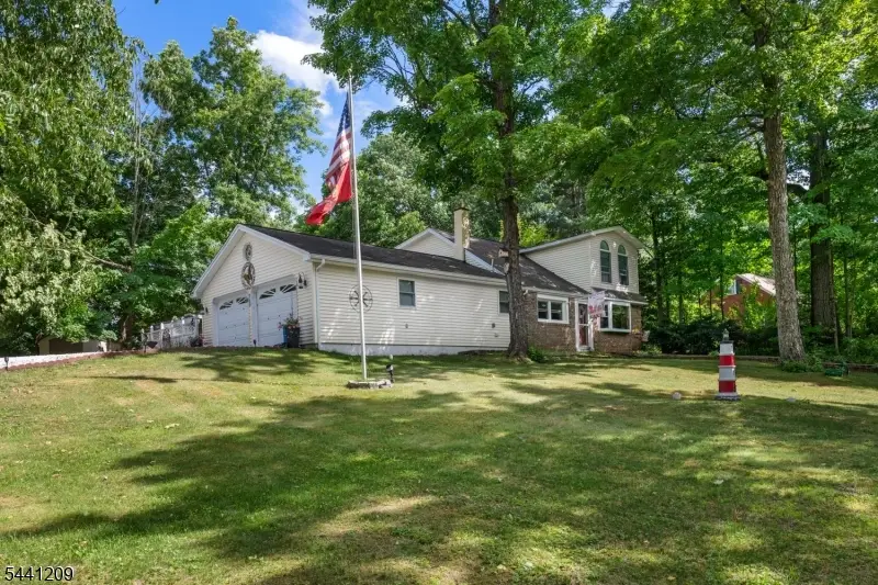 25 Belford Dr, Upper Greenwood Lake, NJ 07480 - #3