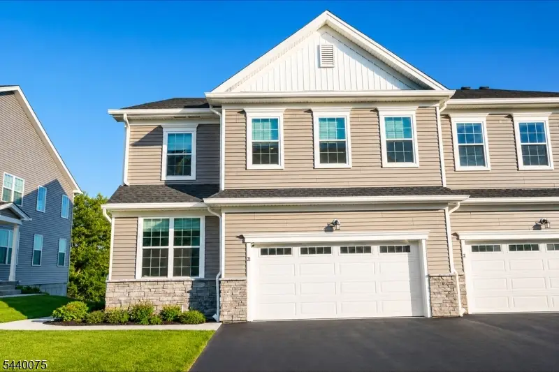 21 Astoria Pl, East Hanover, NJ 07936 - #1