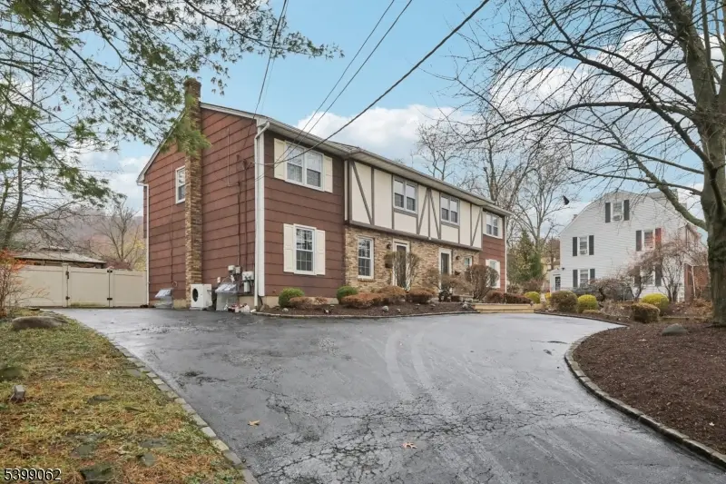 822 Pompton Ave #2, Cedar Grove, NJ 07009 - #2