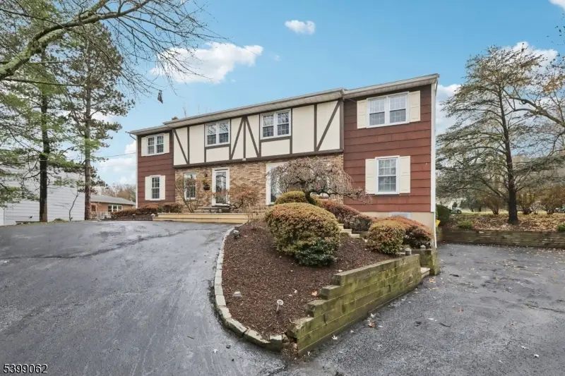 822 Pompton Ave #2, Cedar Grove, NJ 07009 - #3