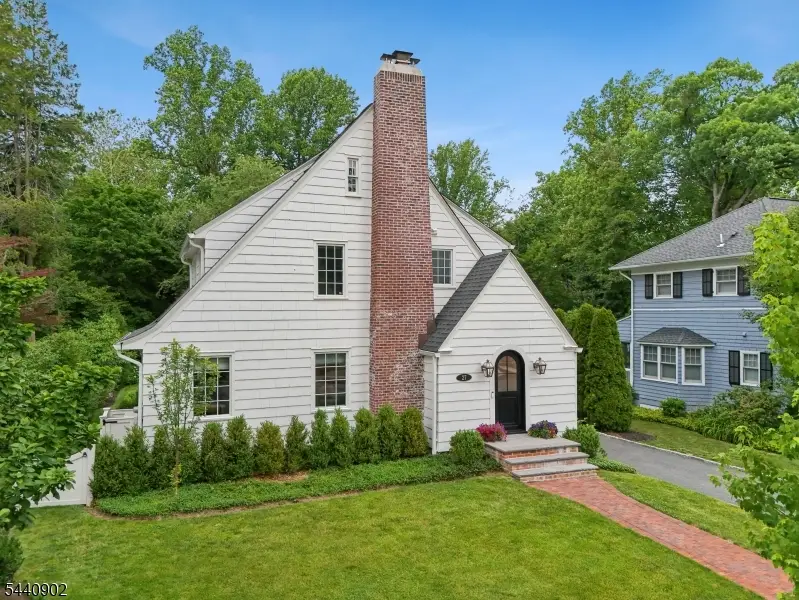 27 Pine Grove Ave, Summit, NJ 07901 - #2