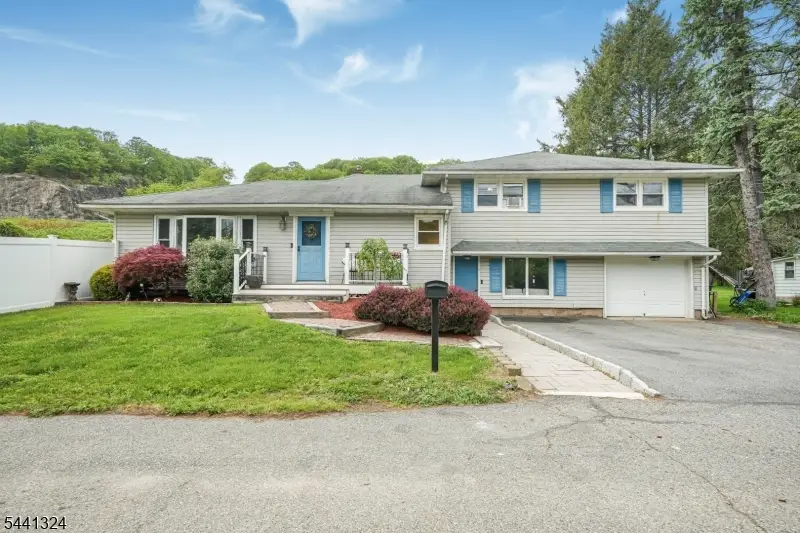 22 Federal Hill Rd, Pompton Lakes, NJ 07442 - #2