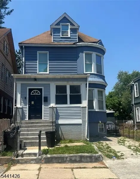 27 Richelieu Ter, Newark City, NJ 07106