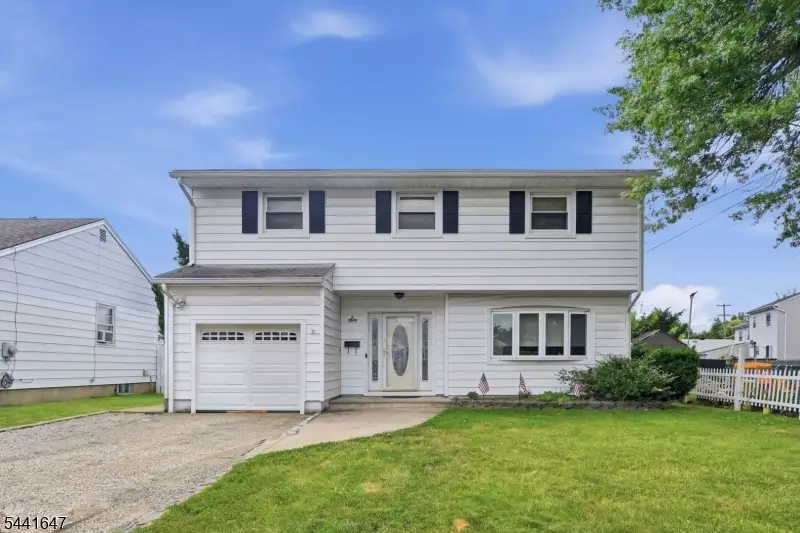 6 Plenge Dr, Belleville, NJ 07109 - #1