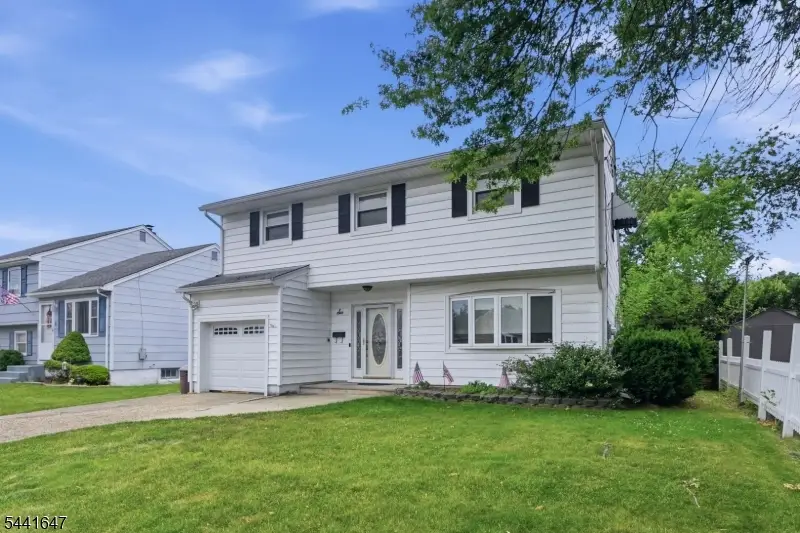 6 Plenge Dr, Belleville, NJ 07109 - #2