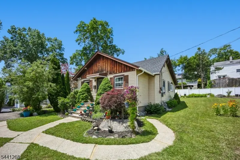 43 Calumet Ave, Lake Hiawatha, NJ 07034 - #1