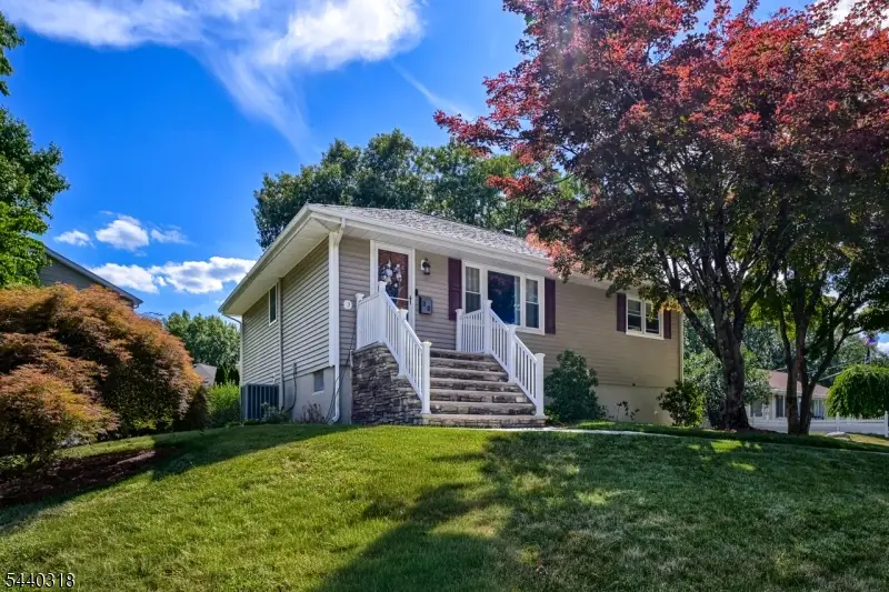 30 Heather Ln, Bloomingdale, NJ 07403 - #1