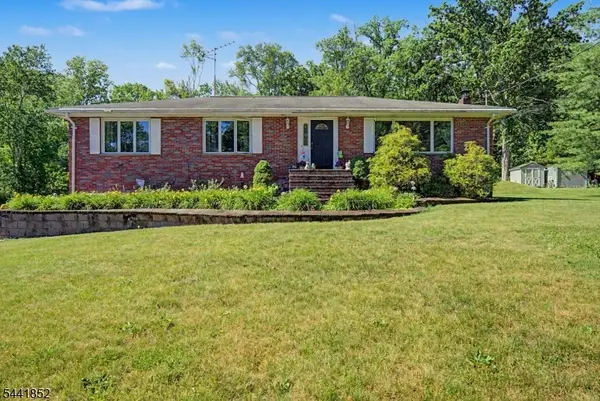 10 Rita Ln, Jefferson Twp., NJ 07438