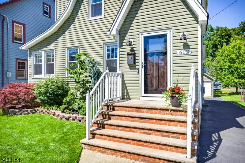 612 Larch Street, Roselle Park, NJ 07204 - #2