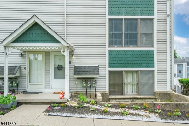 86 Burlington Ct, Hamburg, NJ 07419 - #1