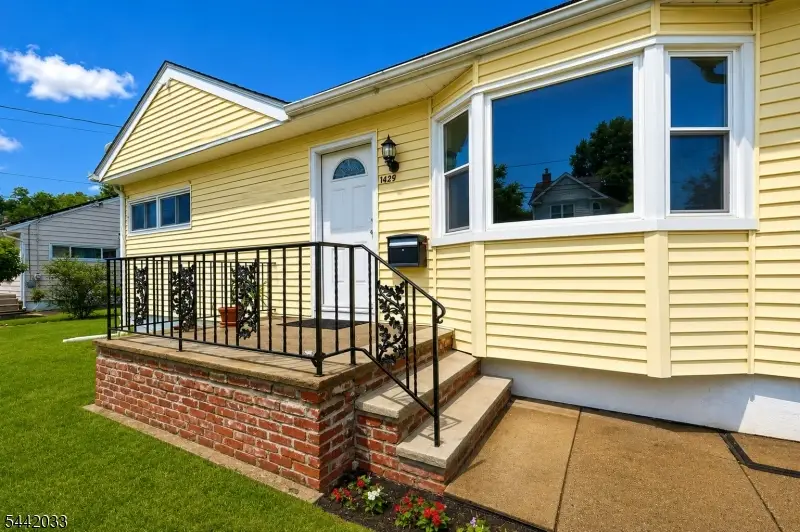 1429 Washington Ave, Pompton Lakes, NJ 07442 - #3